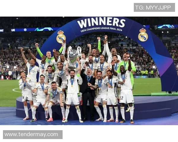 历届足球史上最具影响力的明星球员回顾与传奇故事